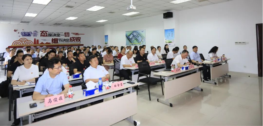 花花牛乳業(yè)集團開展“合規(guī)體系構(gòu)建框架”專題培訓(xùn)