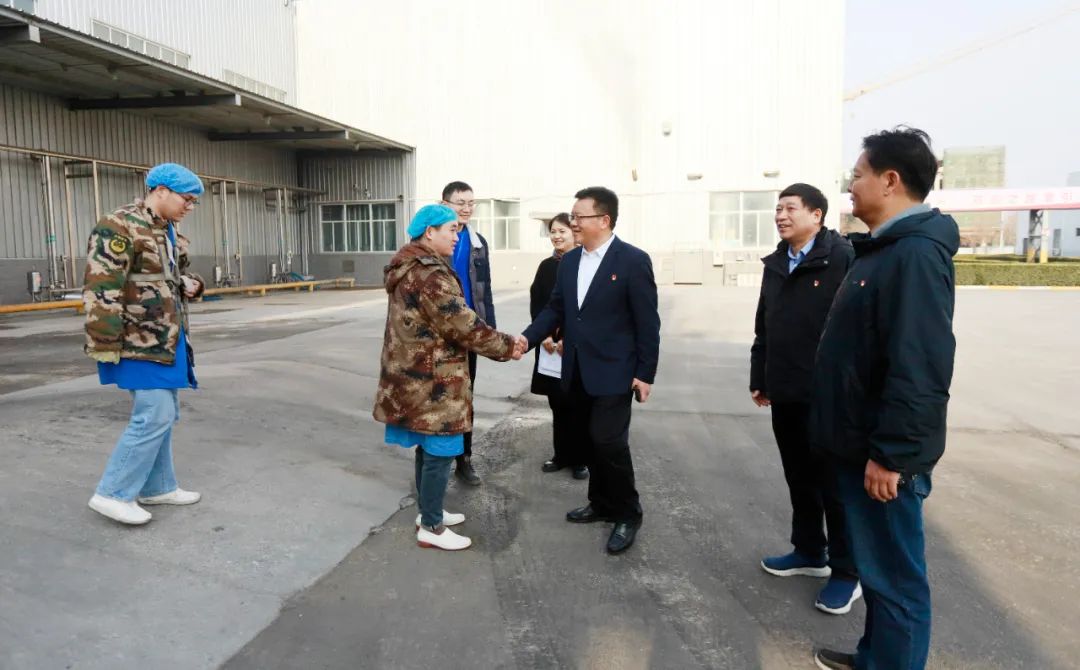 新春慰問送關(guān)懷——集團(tuán)黨委書記、董事長(zhǎng)慰問春節(jié)期間堅(jiān)守崗位的一線職工