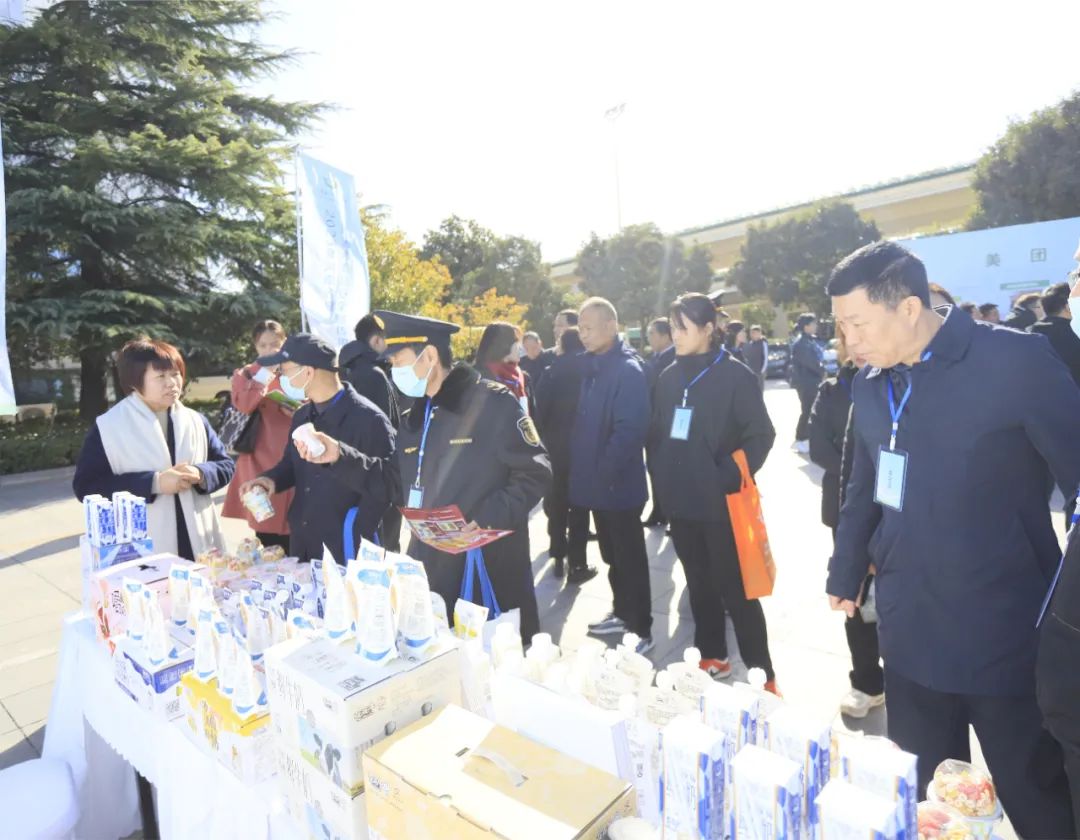 花花牛丨落實食品生產(chǎn)加工企業(yè)質(zhì)量安全主體責(zé)任，助力人民群眾生活更美好——2023年河南省暨鄭州食品安全宣傳周啟動儀式隆重舉行