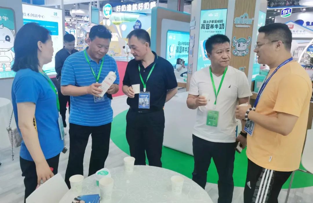 參觀拓思路 交流促發(fā)展 | 集團領導參加中乳協(xié)第二十九次年會暨中國（國際）乳業(yè)技術博覽會并到江西陽光乳業(yè)參觀座談