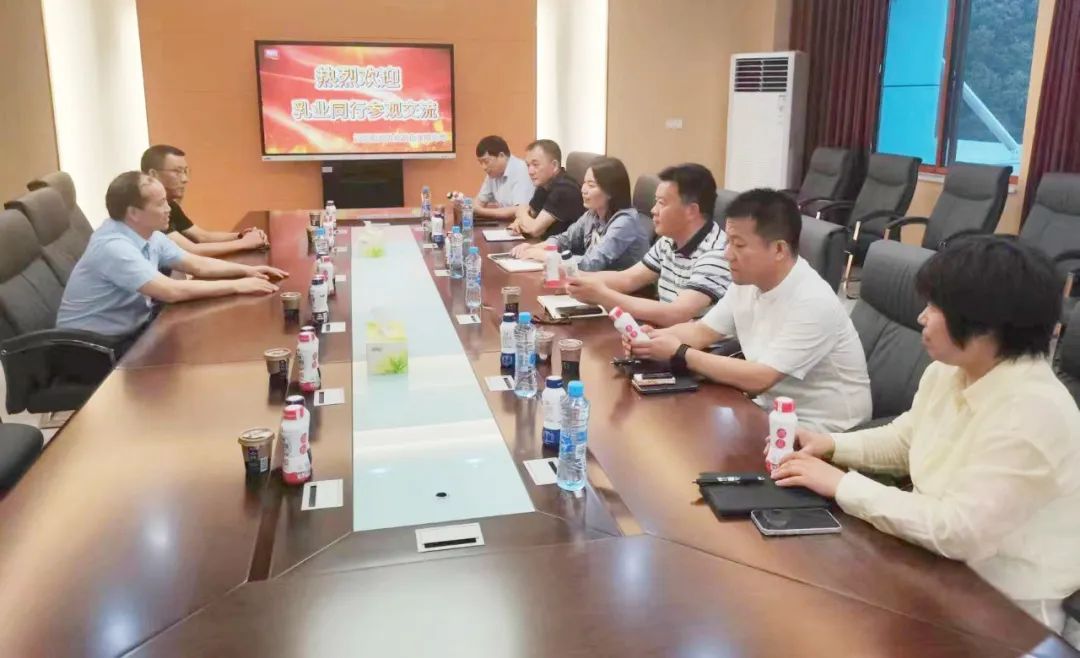 參觀拓思路 交流促發(fā)展 | 集團領導參加中乳協(xié)第二十九次年會暨中國（國際）乳業(yè)技術博覽會并到江西陽光乳業(yè)參觀座談