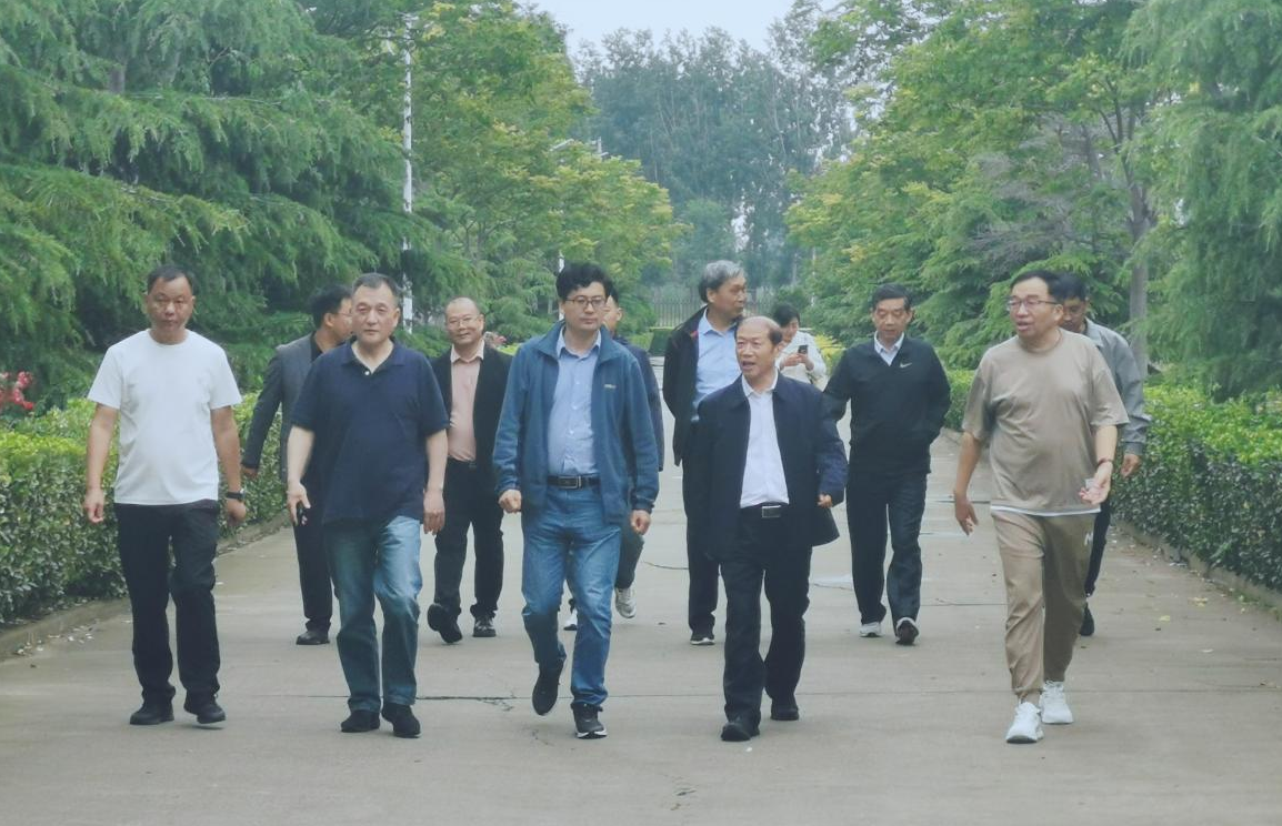 花花牛丨河南農(nóng)業(yè)大學(xué)黨委副書記、校長(zhǎng)介曉磊一行蒞臨花花牛河南瑞亞參觀調(diào)研