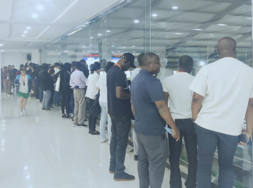 北京大學(xué)南南合作與發(fā)展學(xué)院教授、全球伙伴關(guān)系主任周詠梅一行蒞臨花花牛平輿瑞亞牧業(yè)參觀調(diào)研