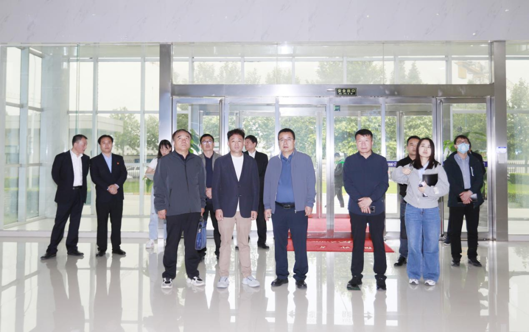 花花牛丨寧夏農(nóng)業(yè)農(nóng)村廳畜牧獸醫(yī)局局長(zhǎng)洪龍一行蒞臨花花牛參觀(guān)調(diào)研 花花牛丨寧夏農(nóng)業(yè)農(nóng)村廳畜牧獸醫(yī)局局長(zhǎng)洪龍一行蒞臨花花牛參觀(guān)調(diào)研