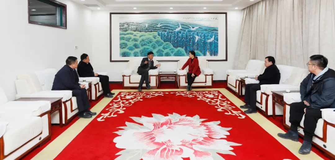 發(fā)揮產(chǎn)業(yè)優(yōu)勢(shì) 助力鄉(xiāng)村振興 | 民權(quán)縣委副書記、縣長(zhǎng)王靜嫻會(huì)見關(guān)曉彥董事長(zhǎng)一行