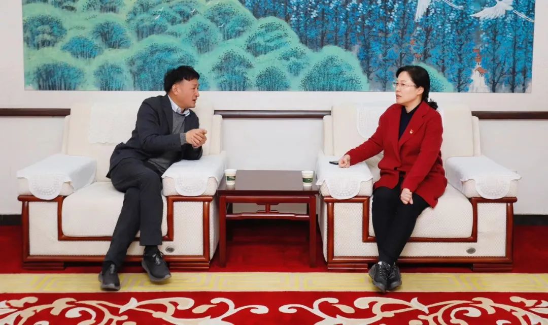 發(fā)揮產(chǎn)業(yè)優(yōu)勢(shì) 助力鄉(xiāng)村振興 | 民權(quán)縣委副書記、縣長(zhǎng)王靜嫻會(huì)見關(guān)曉彥董事長(zhǎng)一行