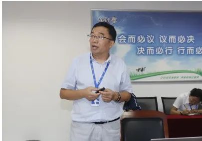 繼往開來 · 再創(chuàng)輝煌 | 花花牛乳業(yè)集團(tuán)召開9月營(yíng)銷、養(yǎng)殖及飼料月度經(jīng)營(yíng)工作會(huì)議