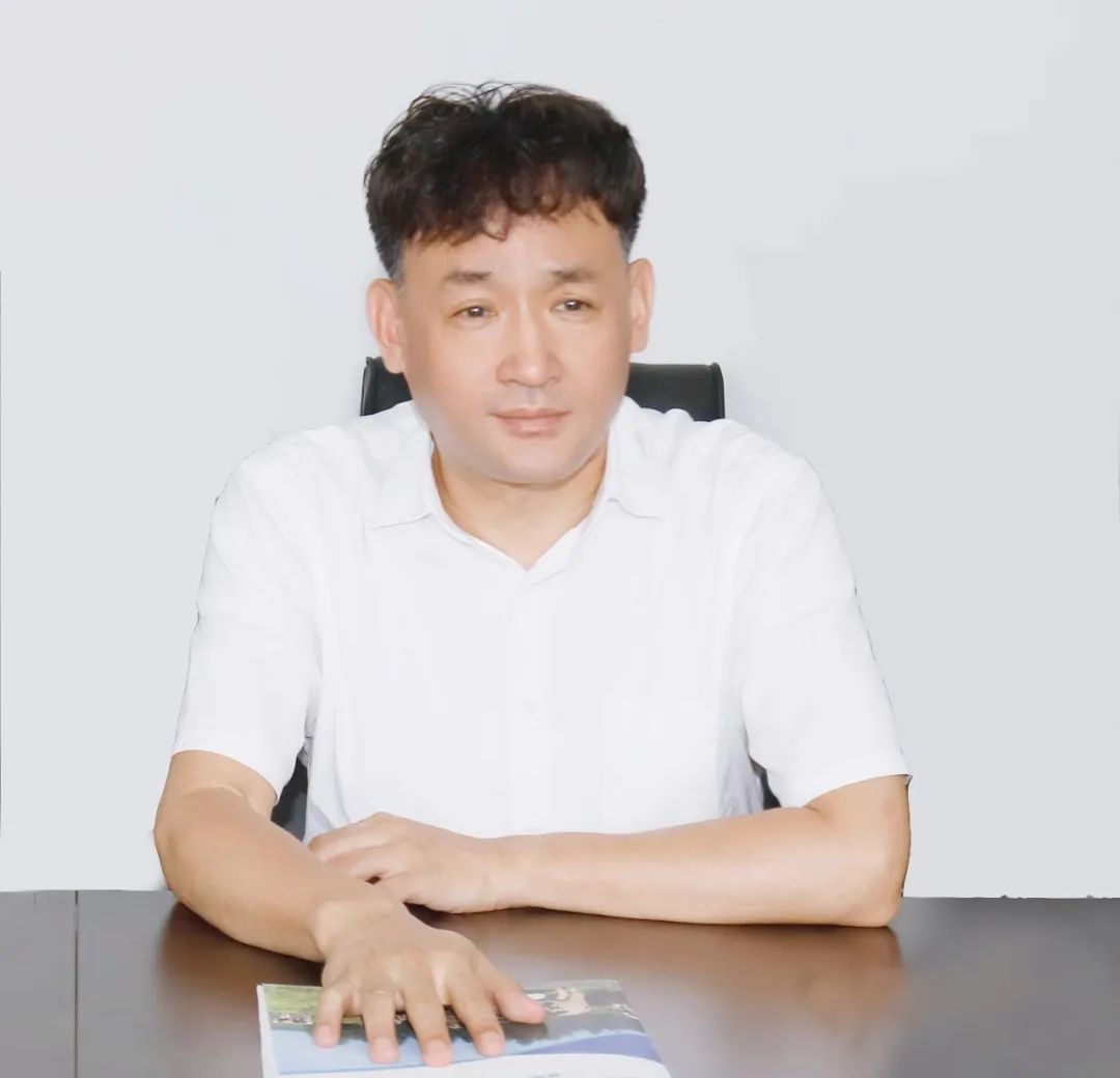 新蔡縣委書(shū)記邵奉公會(huì)見(jiàn)關(guān)曉彥董事長(zhǎng)一行