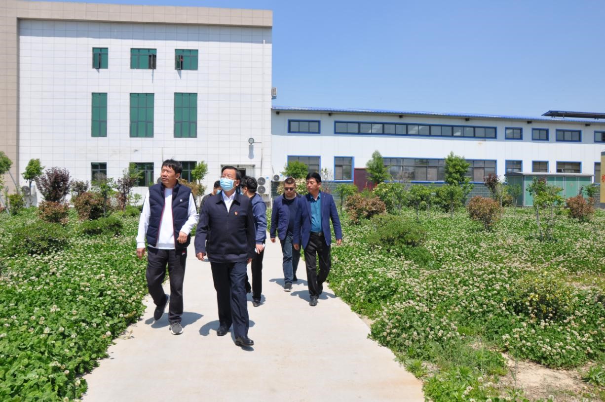 商丘市委常委、宣傳部部長(zhǎng)王全周一行蒞臨睢縣瑞亞牧業(yè)有限公司調(diào)研