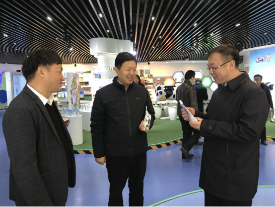 寧夏回族自治區(qū)農(nóng)業(yè)農(nóng)村廳黨組書(shū)記、廳長(zhǎng)王剛一行蒞臨花花牛乳業(yè)集團(tuán)調(diào)研