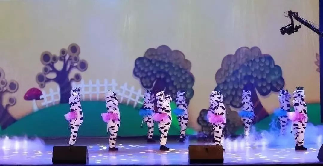 “贏在2019”，花花牛乳業(yè)集團(tuán)2019年新春晚會盛大開幕