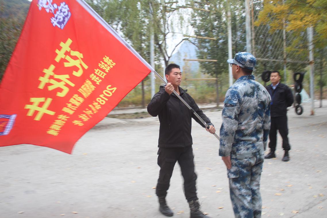 組織開展戶外拓展訓(xùn)練活動 組織開展戶外拓展訓(xùn)練活動