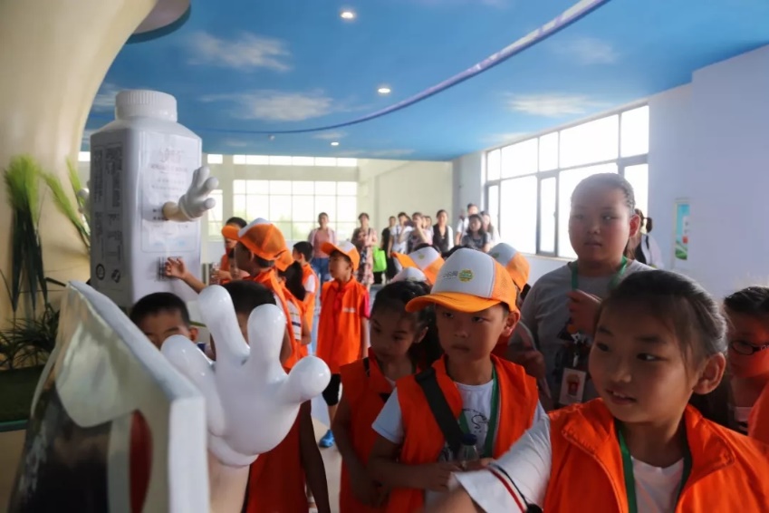 花花牛落實食品安全企業(yè)主體責(zé)任 積極踐行振興中國奶業(yè) 花花牛落實食品安全企業(yè)主體責(zé)任 積極踐行振興中國奶業(yè)