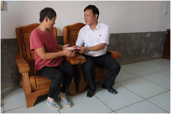 秋種化肥進(jìn)農(nóng)戶 精準(zhǔn)扶貧及時雨 | 花花牛集團(tuán)精準(zhǔn)扶貧在行動 秋種化肥進(jìn)農(nóng)戶 精準(zhǔn)扶貧及時雨 | 花花牛集團(tuán)精準(zhǔn)扶貧在行動