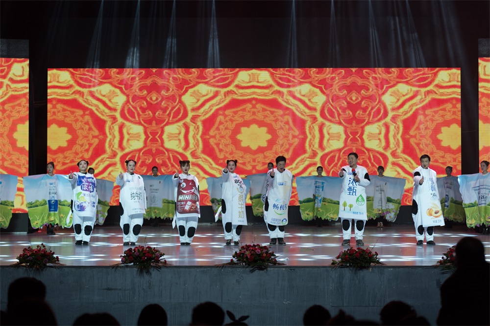 “不忘初心、聚力前行” 花花牛集團(tuán)2018迎新春聯(lián)歡會(huì)隆重舉行