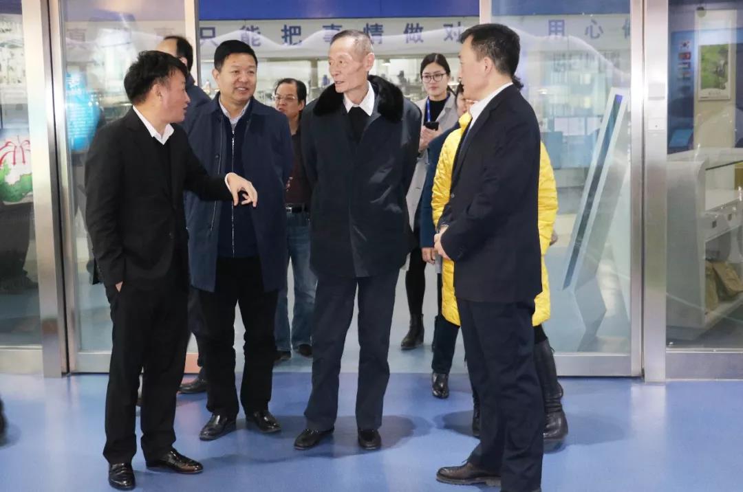 中國奶業(yè)協(xié)會(huì)高鴻賓會(huì)長(zhǎng)蒞臨花花牛指導(dǎo)工作 中國奶業(yè)協(xié)會(huì)高鴻賓會(huì)長(zhǎng)蒞臨花花牛指導(dǎo)工作