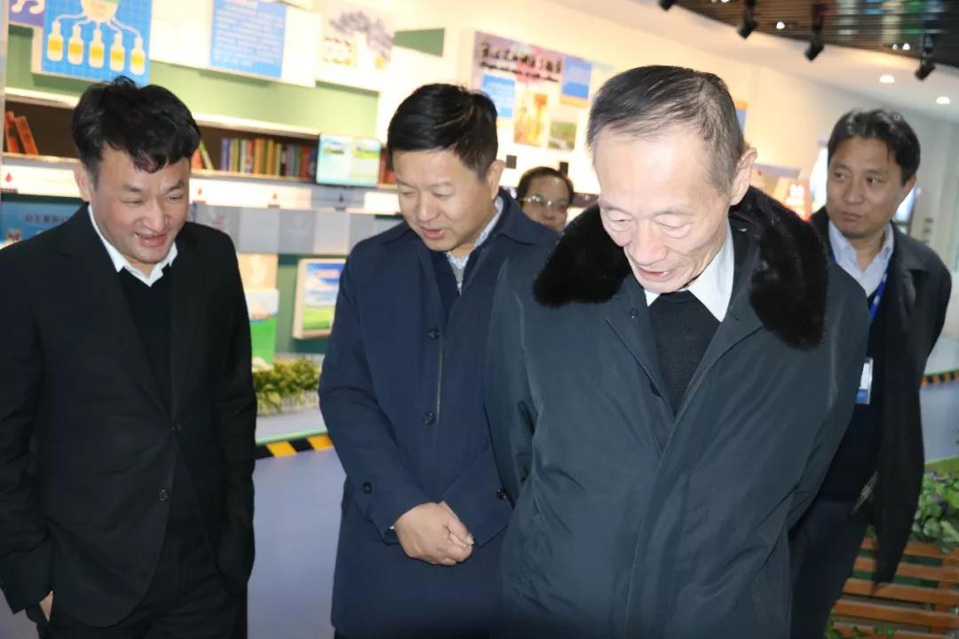 中國奶業(yè)協(xié)會(huì)高鴻賓會(huì)長(zhǎng)蒞臨花花牛指導(dǎo)工作 中國奶業(yè)協(xié)會(huì)高鴻賓會(huì)長(zhǎng)蒞臨花花牛指導(dǎo)工作