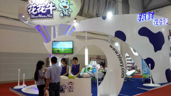 花花牛牛氣沖天！農(nóng)業(yè)部長品嘗“領(lǐng)暢”點贊，又獲國際奶業(yè)平臺青睞