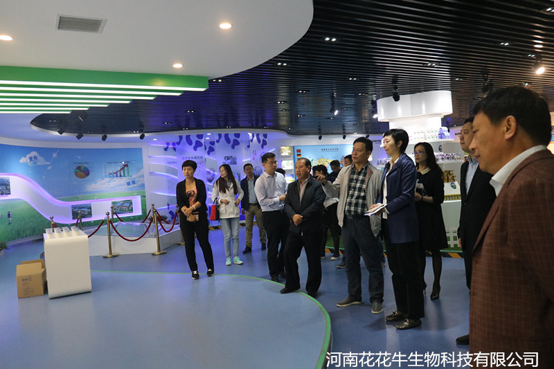 鄭州市二七區(qū)區(qū)委、統(tǒng)戰(zhàn)部部長王玉紅蒞臨花花牛生物科技有限公司參觀指導(dǎo)