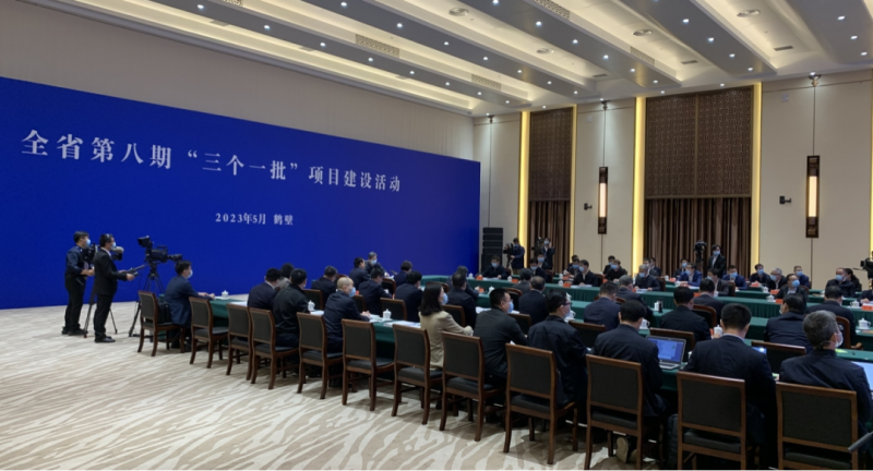 河南舉行全省第八期“三個(gè)一批”項(xiàng)目建設(shè)活動(dòng)：花花牛智能科技產(chǎn)業(yè)園項(xiàng)目在鄭州分會場簽約