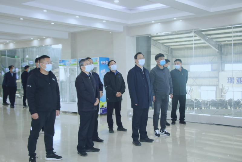 河南省人大常委會(huì)黨組書記、副主任孔昌生蒞臨花花牛魯山瑞亞牧場參觀調(diào)研