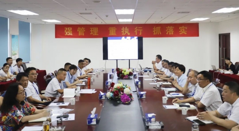 勇?lián)姑な卣齽?chuàng)新｜花花牛乳業(yè)集團(tuán)召開營銷、養(yǎng)殖及飼料月度經(jīng)營工作會(huì)議