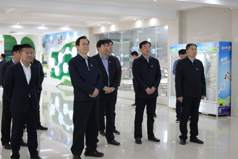 河南省委常委、組織部部長孔昌生 蒞臨河南花花牛集團魯山瑞亞牧業(yè)有限公司調(diào)研