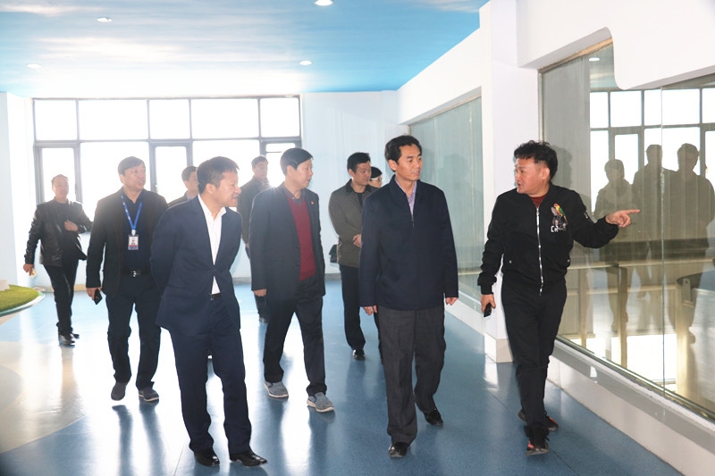 封丘縣縣長王獻臣一行蒞臨花花牛集團養(yǎng)殖、乳品事業(yè)部參觀調(diào)研