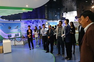 鄭州市二七區(qū)區(qū)委、統(tǒng)戰(zhàn)部部長王玉紅蒞臨花花牛生物科技有限公司參觀指導